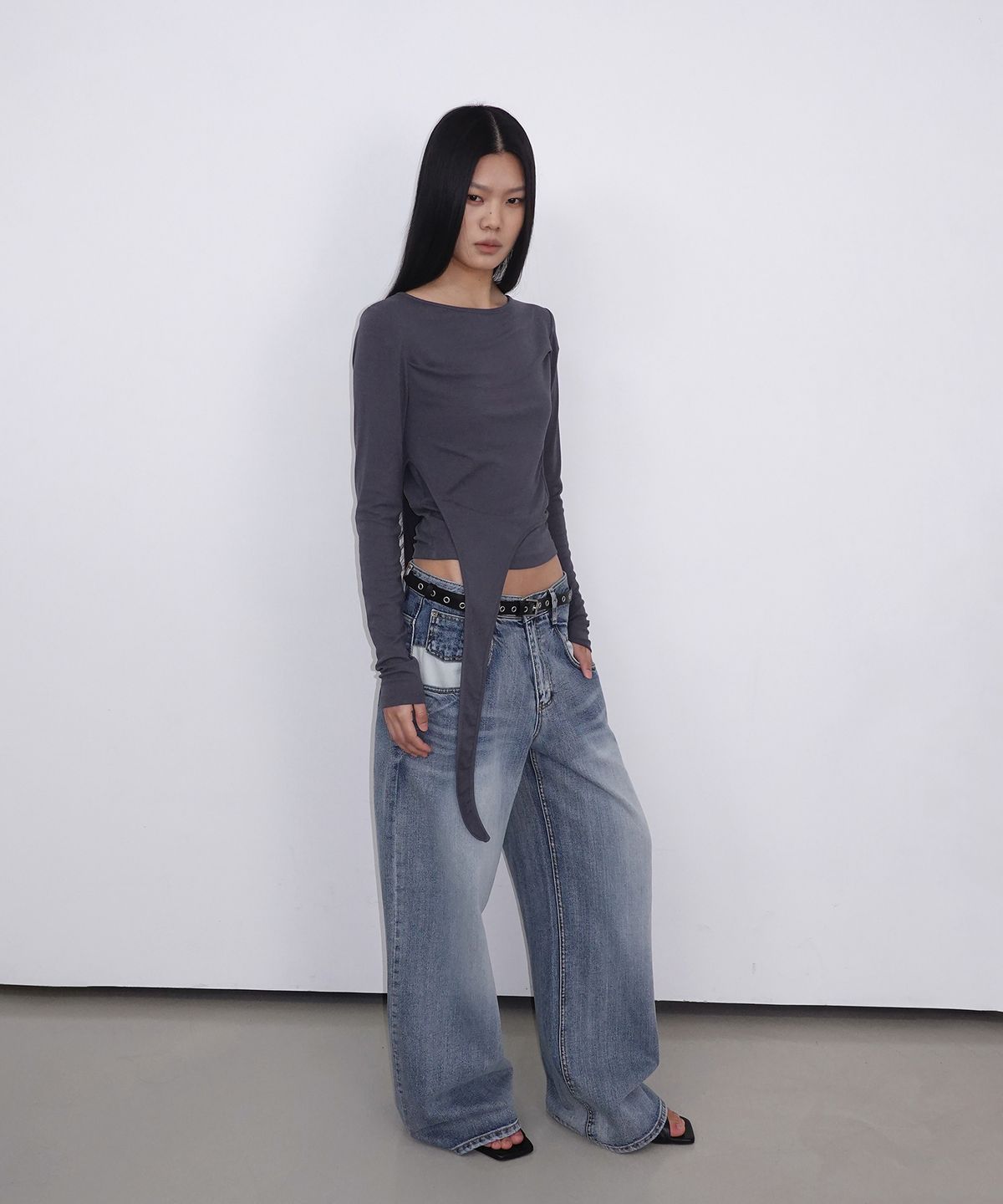 샌드릭(SANDRIC) Layered Strap Long Sleeve_Charcoal