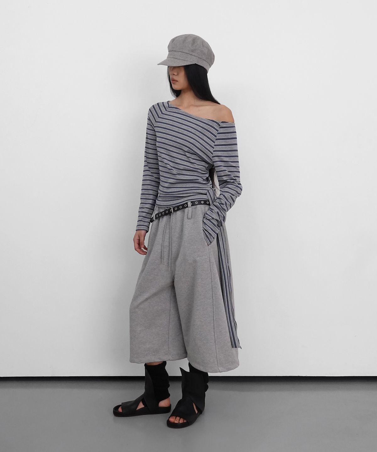 샌드릭(SANDRIC) STRIPE STRAP T-SHIRT_MELANGE GREY