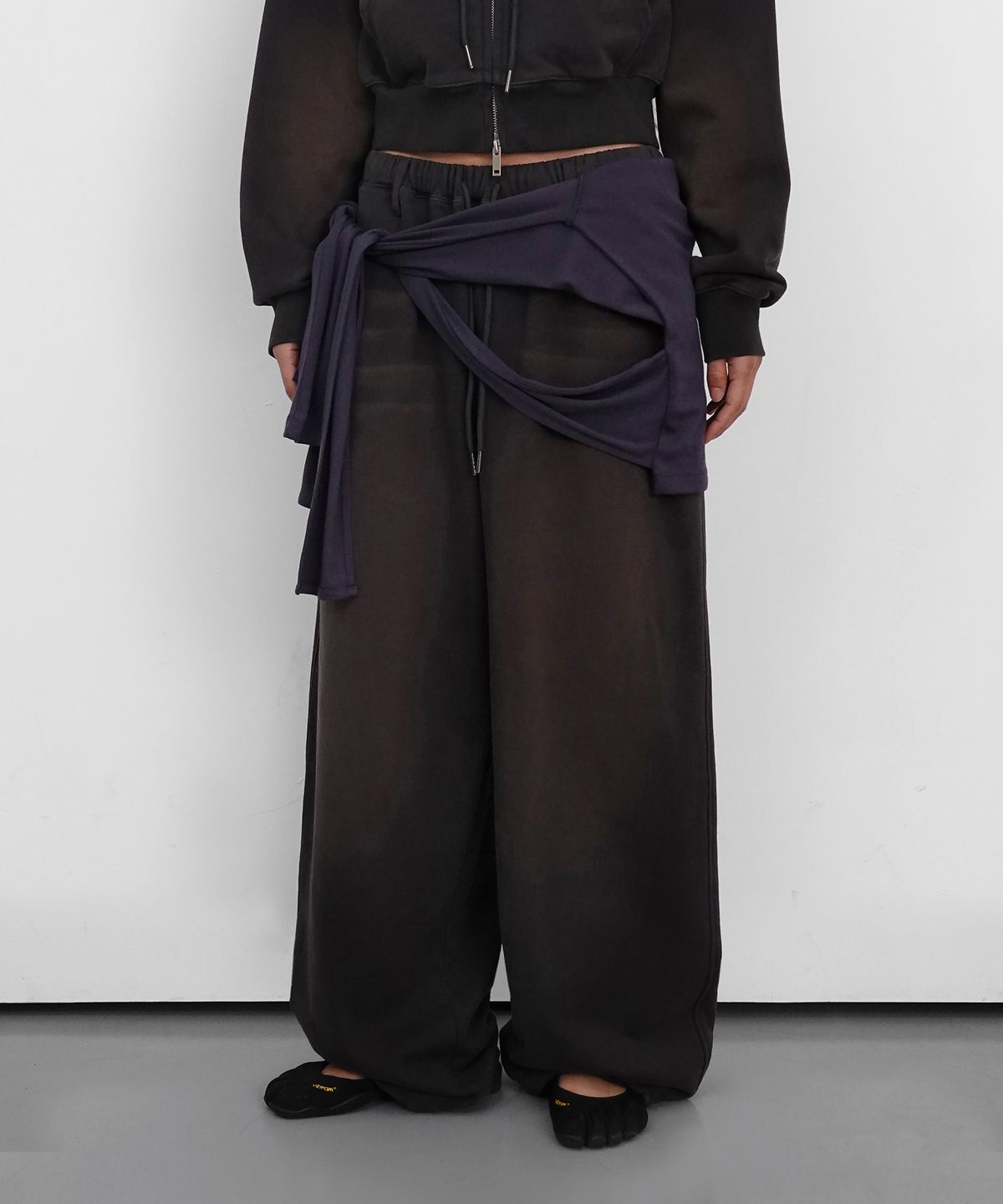 샌드릭(SANDRIC) Washed Overfit Sweatpants_Charcoal