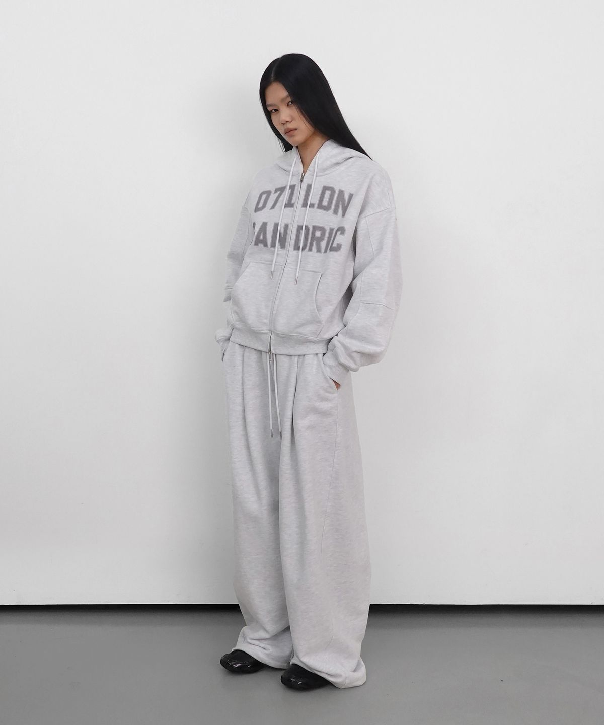 샌드릭(SANDRIC) OVERFIT SWEAT PANTS_MELANGE WHITE