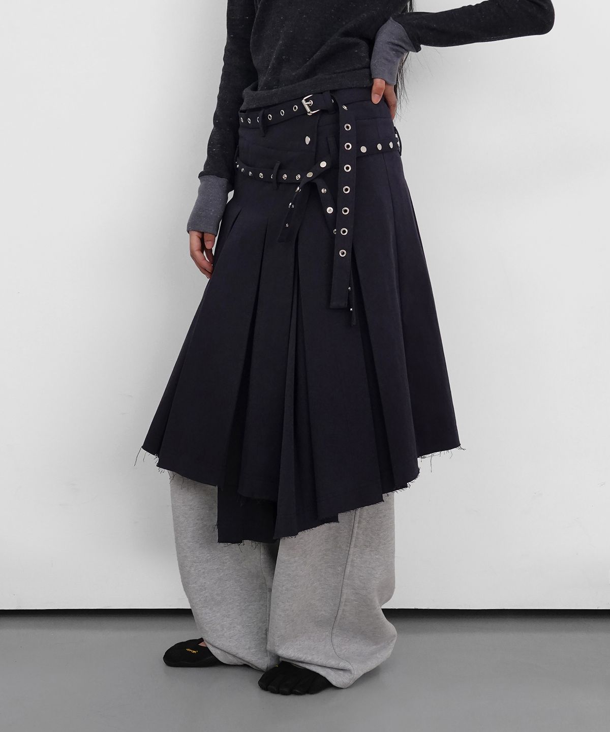 샌드릭(SANDRIC) Eyelet Layered Midi Skirt_Navy