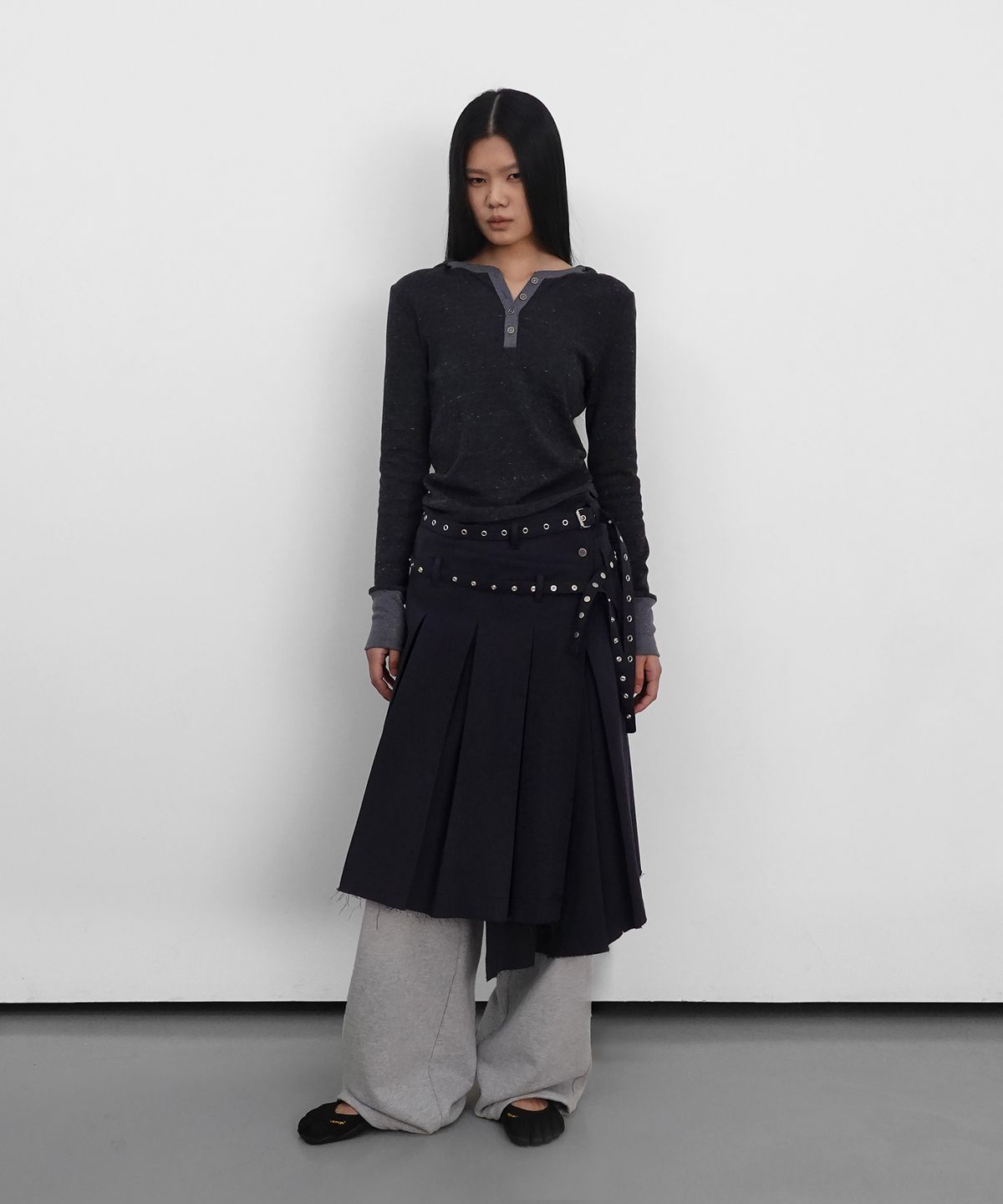 샌드릭(SANDRIC) Eyelet Layered Midi Skirt_Navy