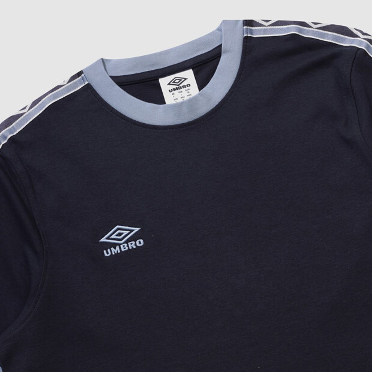 엄브로(UMBRO) NQ 테이프 반팔 티셔츠 네이비 UR111CRS32