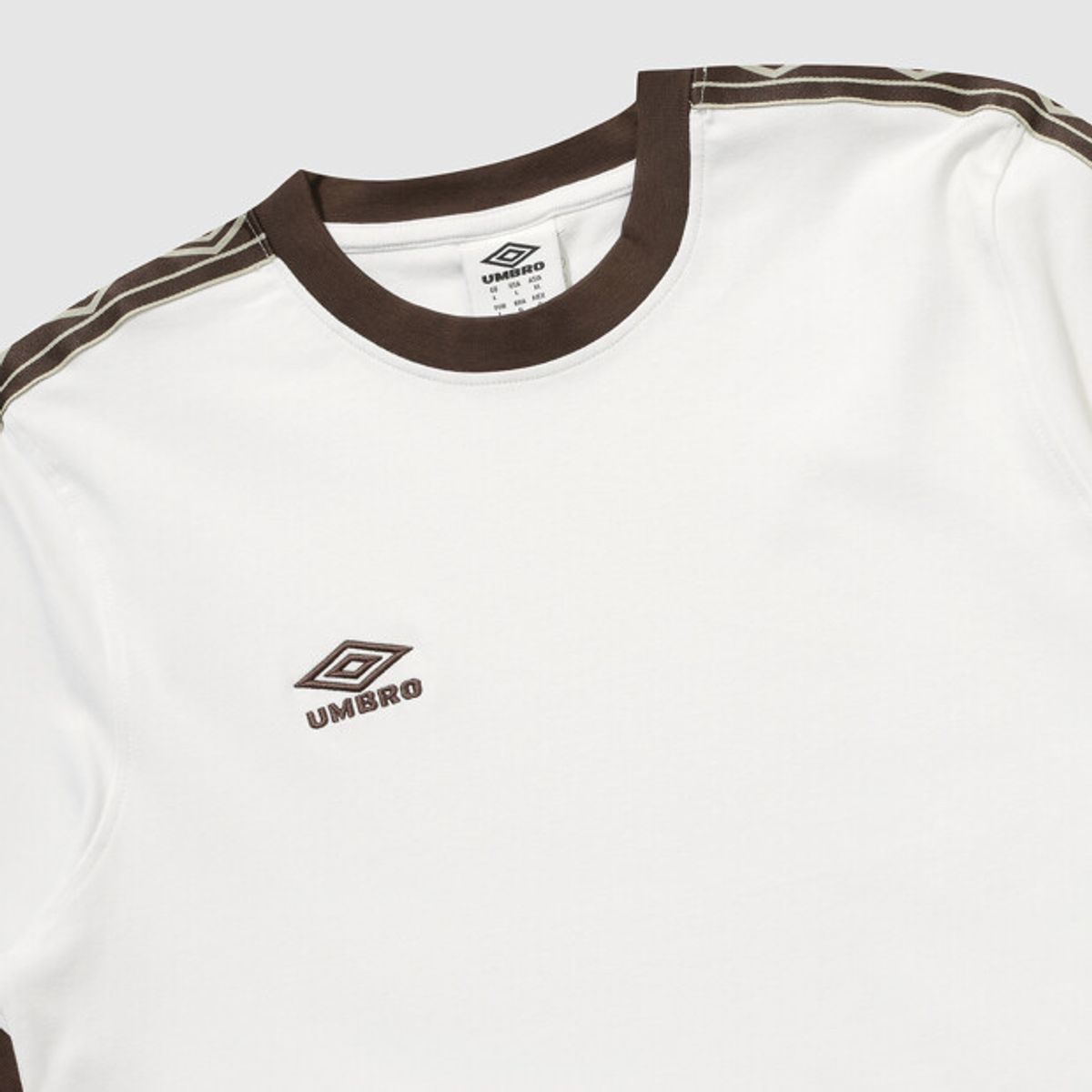 엄브로(UMBRO) NQ 테이프 반팔 티셔츠 화이트 UR111CRS32