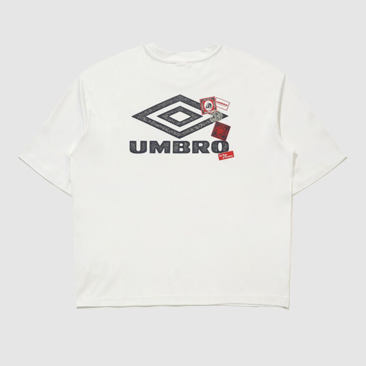 엄브로(UMBRO) NQ 스탬프 그래픽 반팔티 화이트 UR111CRS31