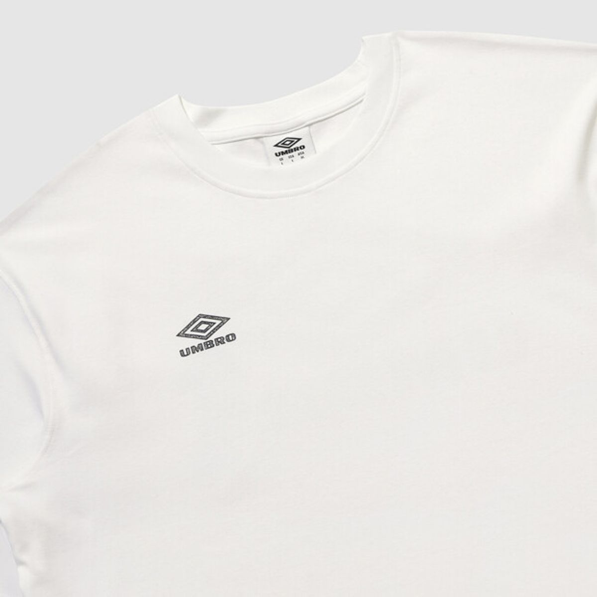 엄브로(UMBRO) NQ 스탬프 그래픽 반팔티 화이트 UR111CRS31