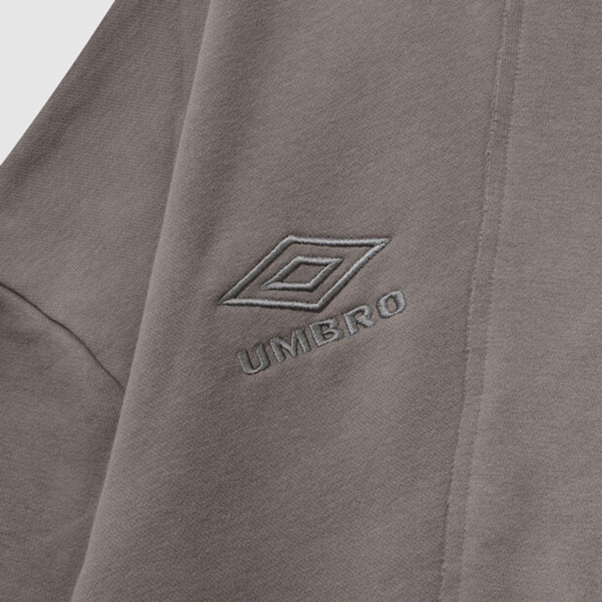 엄브로(UMBRO) NQ 다이아몬드 니트탑 베이지 UR111CFS31
