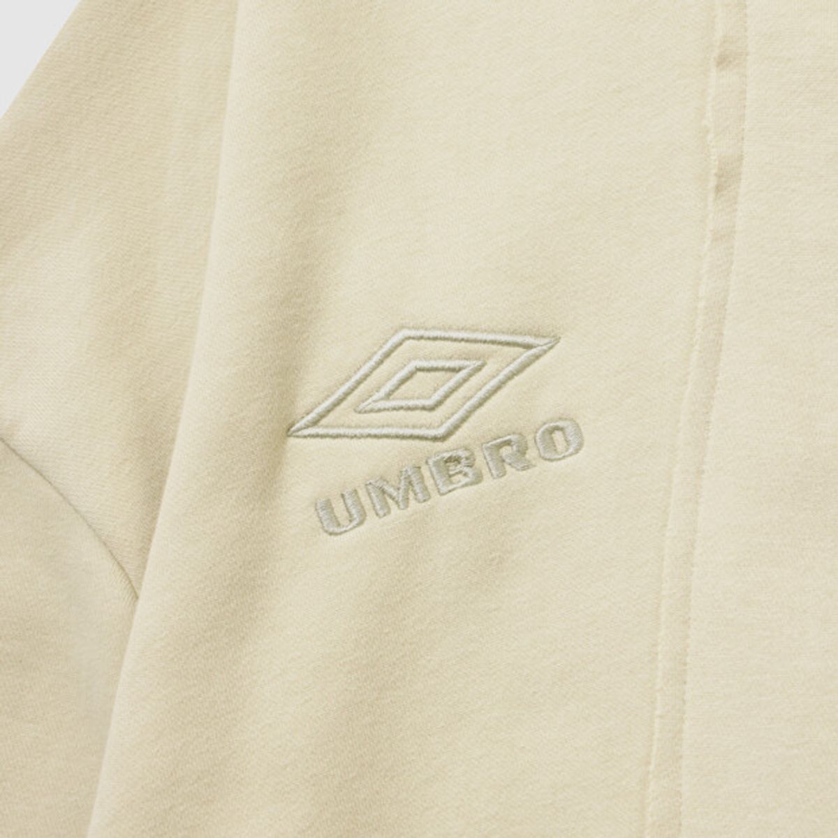엄브로(UMBRO) NQ 다이아몬드 니트탑 아이보리 UR111CFS31