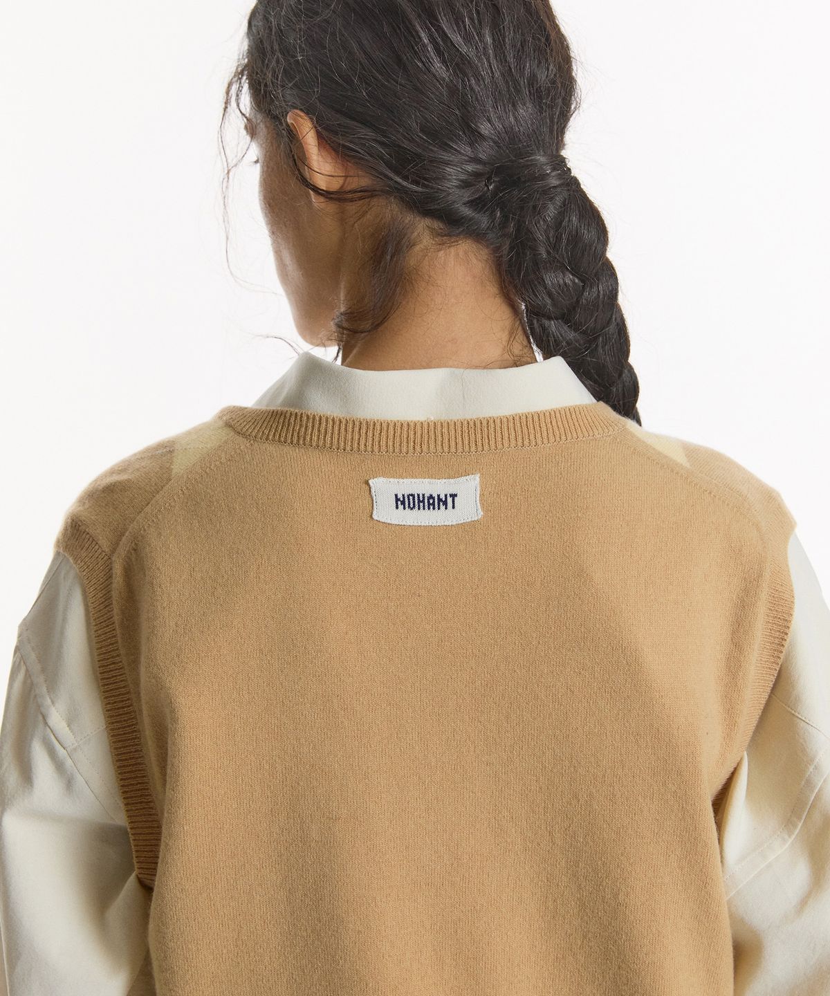 노앙(NOHANT) CASHMERE BLENDED ARGYLE VEST BEIGE