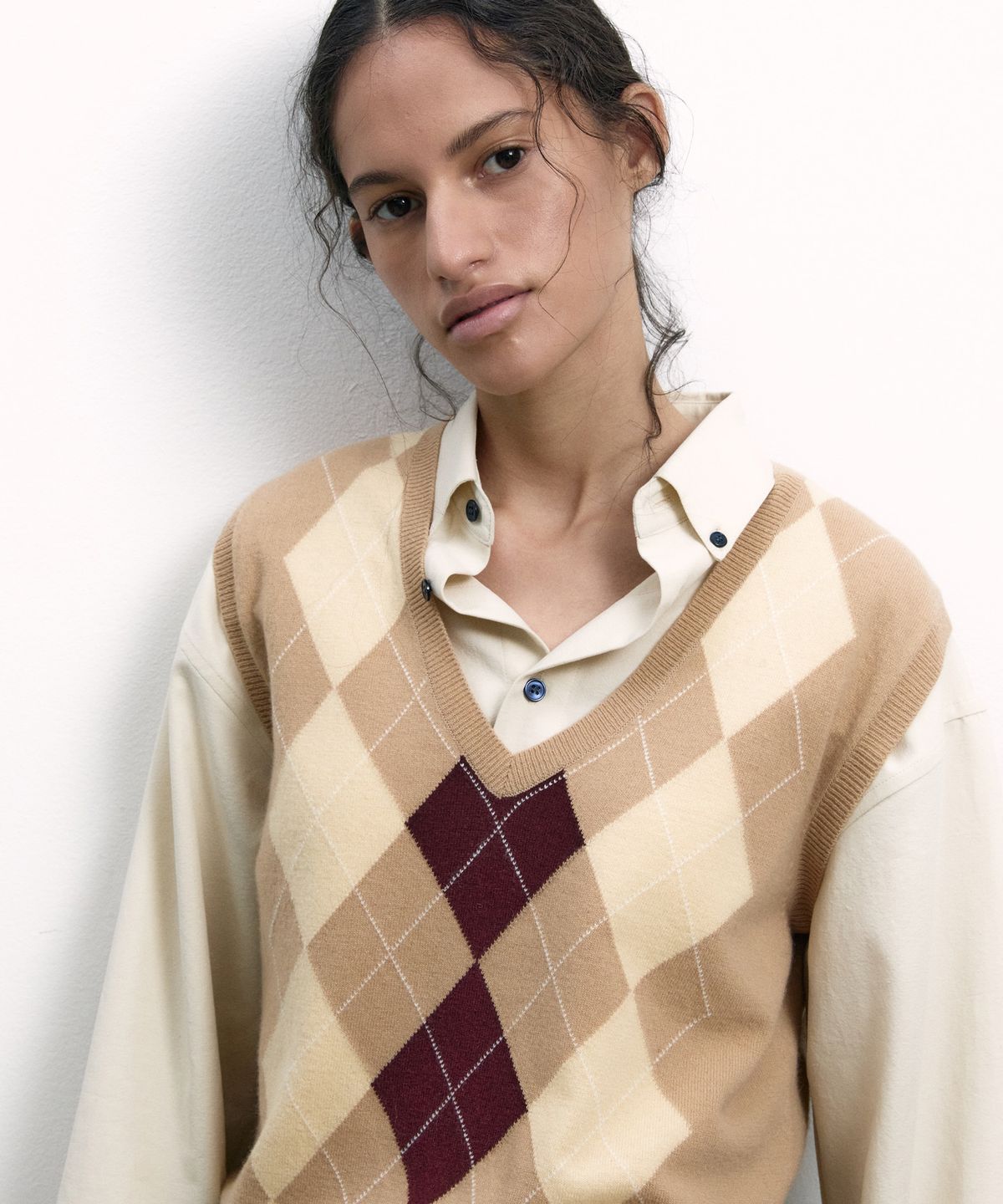 노앙(NOHANT) CASHMERE BLENDED ARGYLE VEST BEIGE