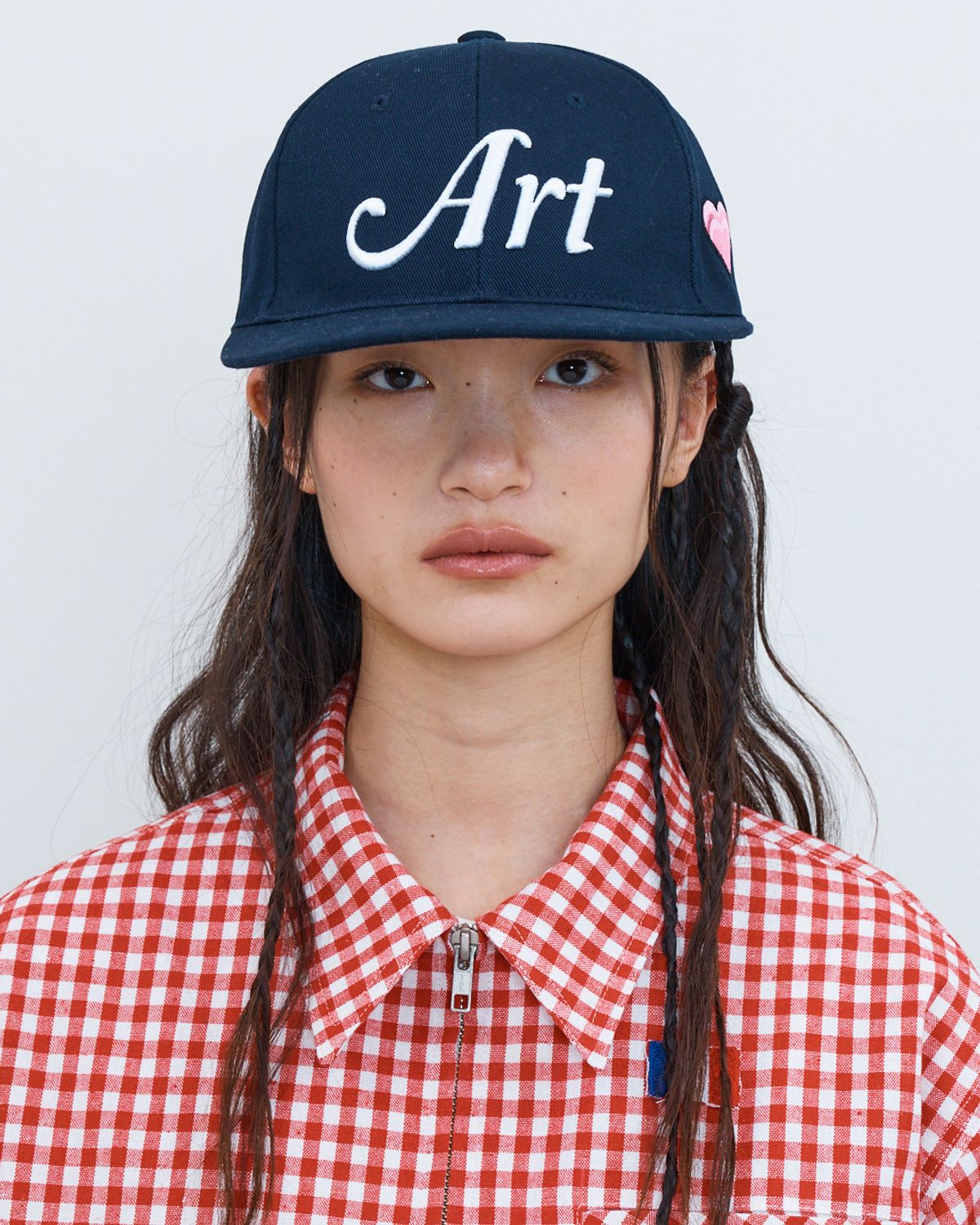 더뮤지엄비지터(THEMUSEUMVISITOR) ART ICON EMBROIDERY CAP (DEEP NAVY)