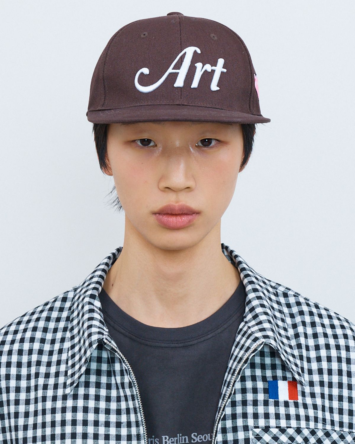더뮤지엄비지터(THEMUSEUMVISITOR) ART ICON EMBROIDERY CAP (BROWN)