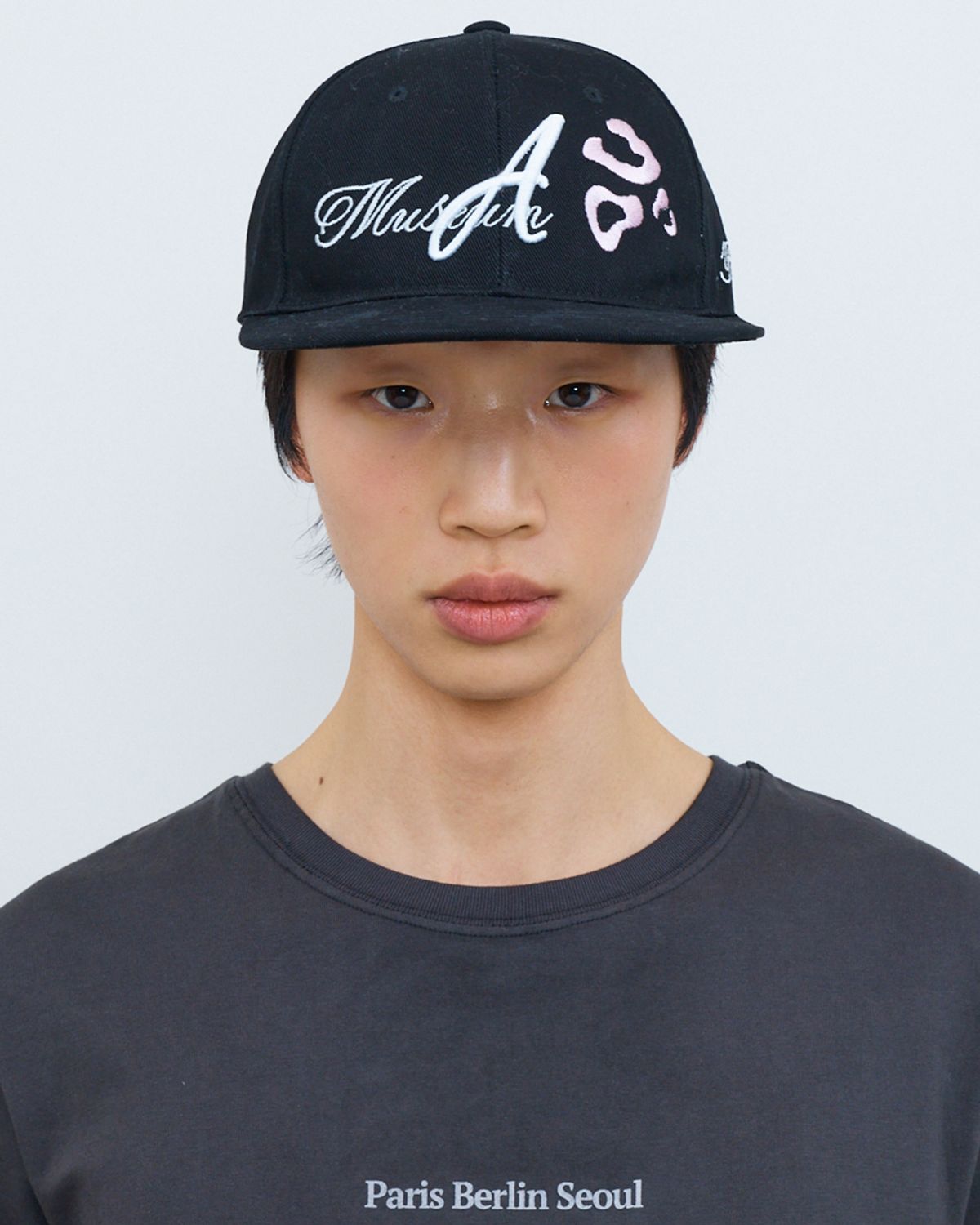 더뮤지엄비지터(THEMUSEUMVISITOR) LEOPARD EMBROIDERY CAP (BLACK)