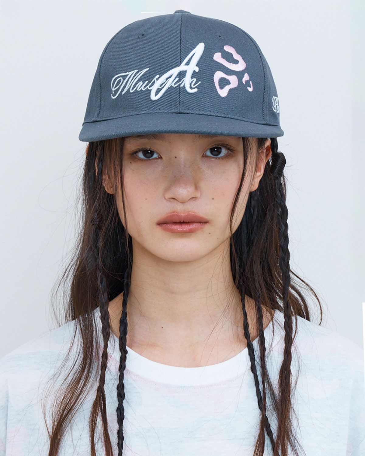 더뮤지엄비지터(THEMUSEUMVISITOR) LEOPARD EMBROIDERY CAP (CHARCOAL)