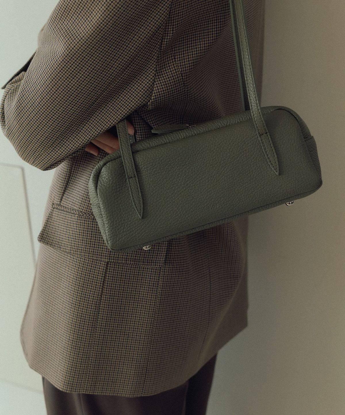 플로르(FLOR) 윌로 플루트 미니 숄더백 Willo Flute Bag Mini Olive