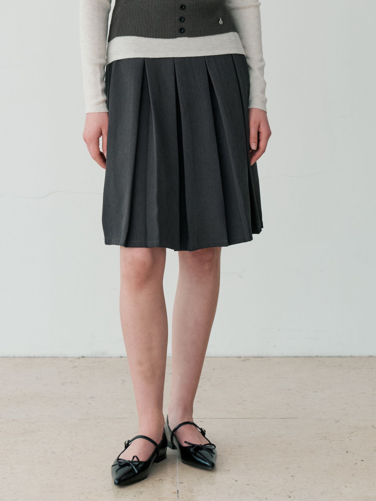 르 스튜디오(LE STUDIO) 클린 플리츠 스커트 (DGY)