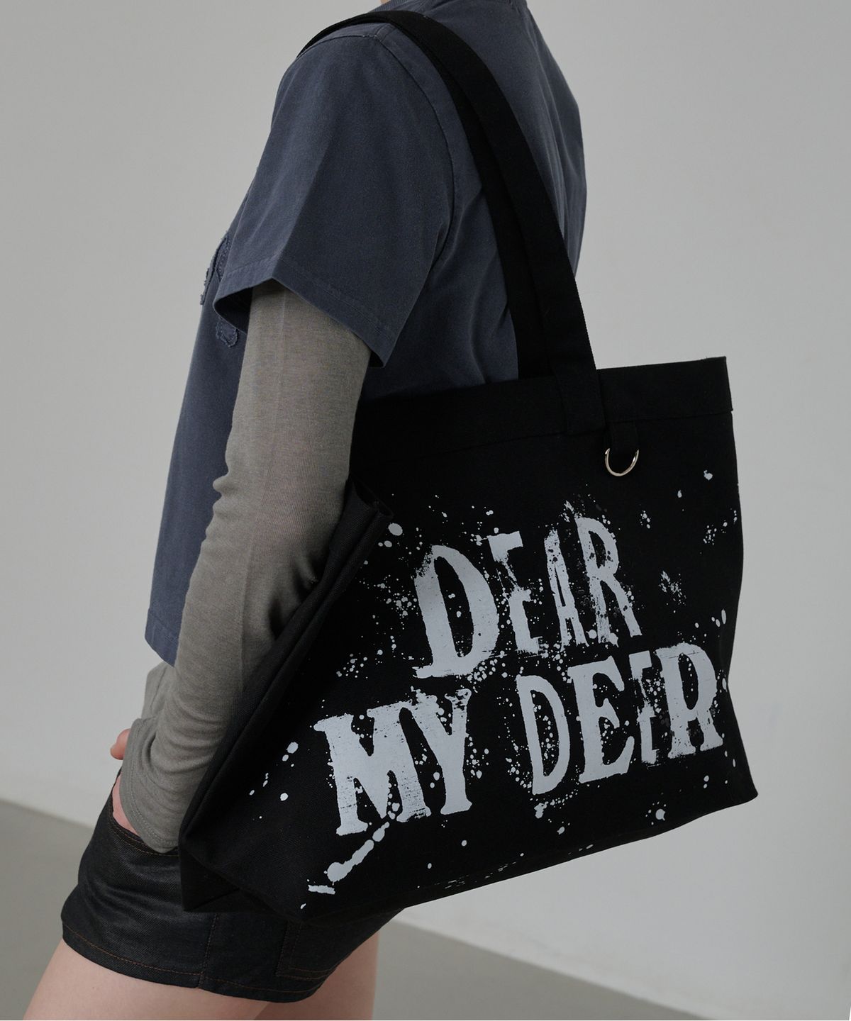 디어마이디어(DEARMYDEER) 페인트 드랍 숄더백 (블랙)