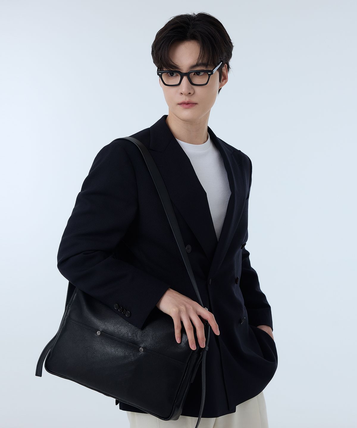 베드포드일레븐스(BEDFORD11TH) 펑셔널 랩탑 레더 슬링[블랙]