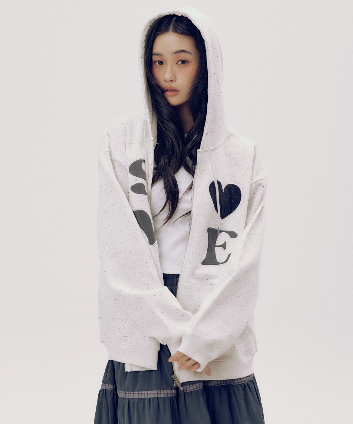 썸플레이스(SOME PLACE) 썸 하트로고 아플리케 패치 투웨이 스웻 오버핏 후드집업 [메란지]