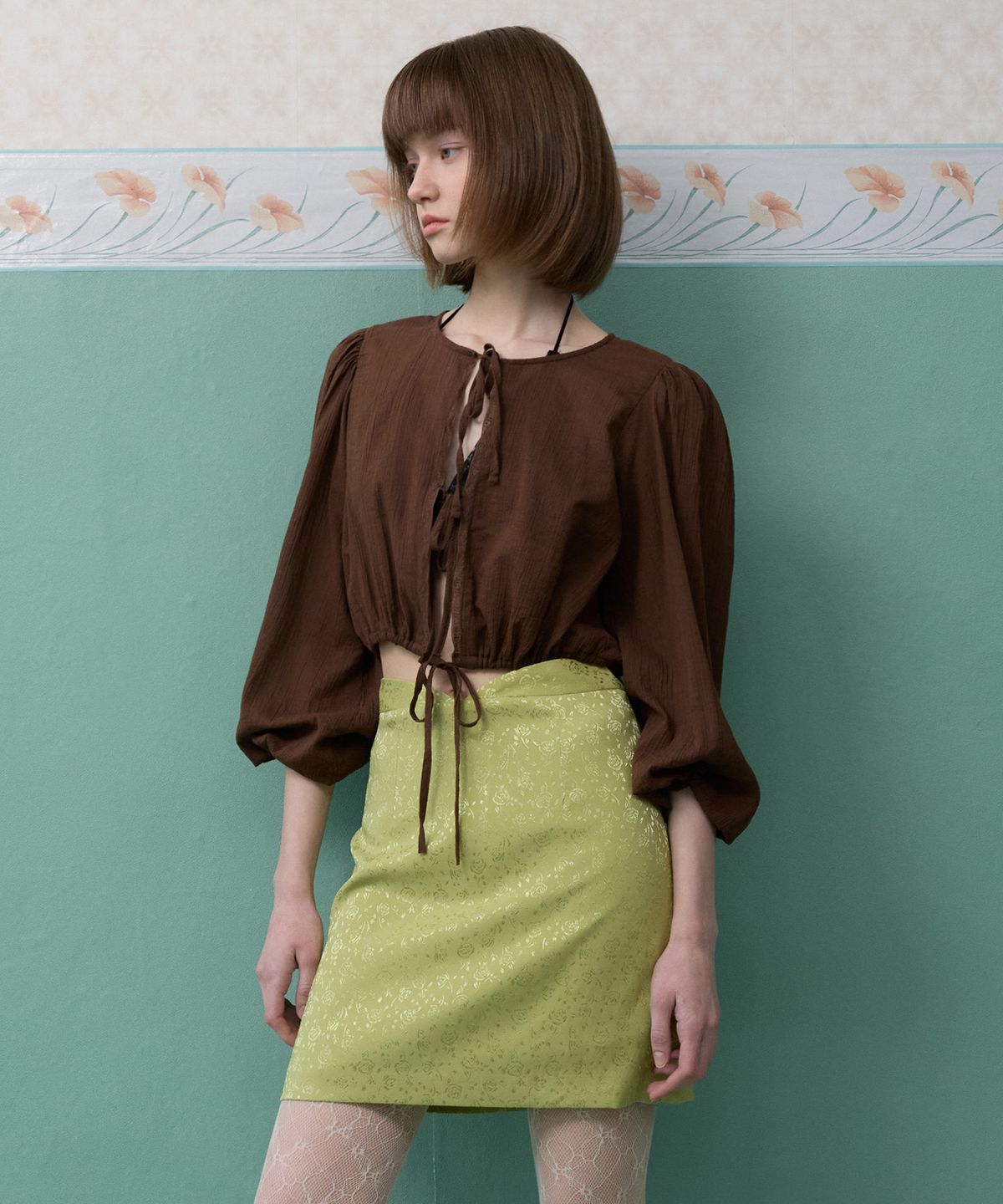뮈르뮈르(MURMURE) 브이 자가드 샤틴 미니 스커트_Jacquard Satin Skirt
