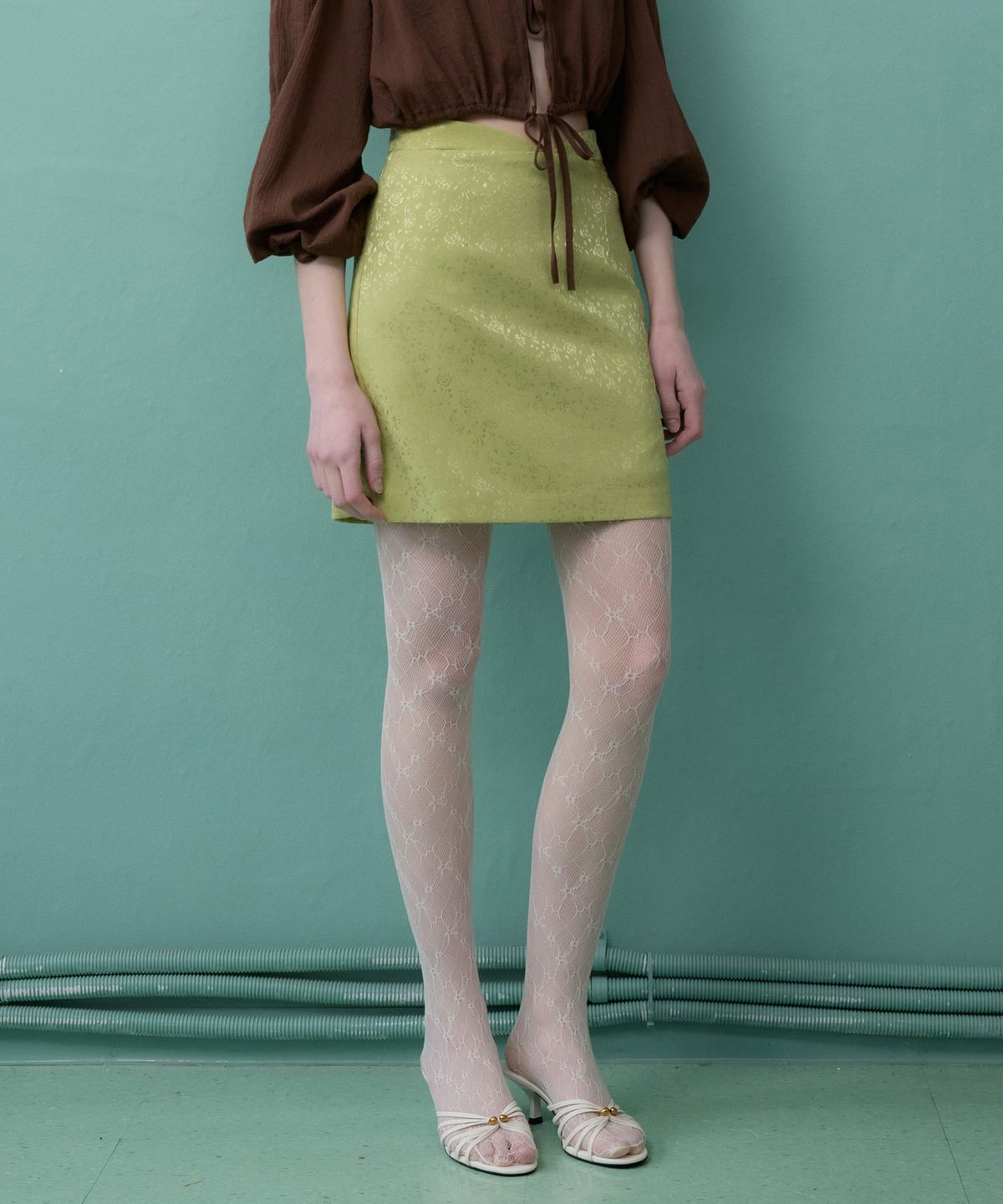 뮈르뮈르(MURMURE) 브이 자가드 샤틴 미니 스커트_Jacquard Satin Skirt