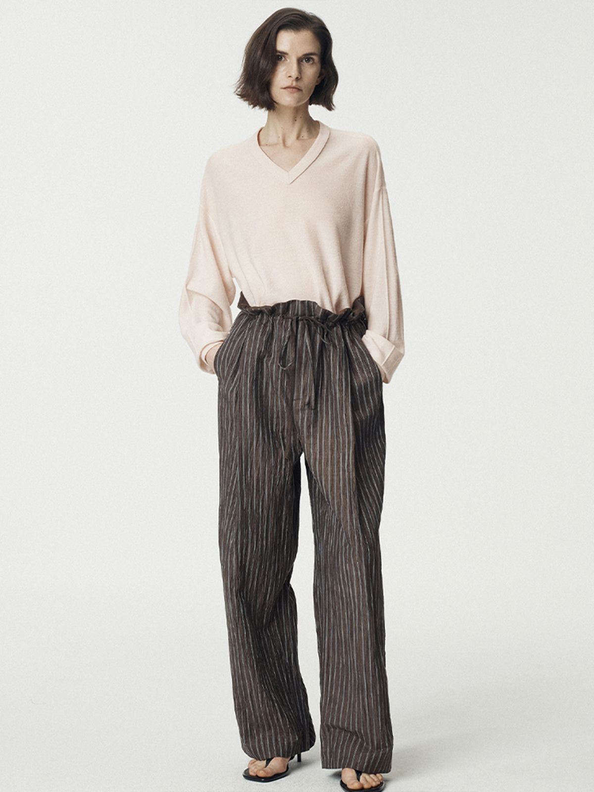 우마뭉(UMARMUNG) Extra Fine Merino Wool V Neck Pullover_Silver Peony