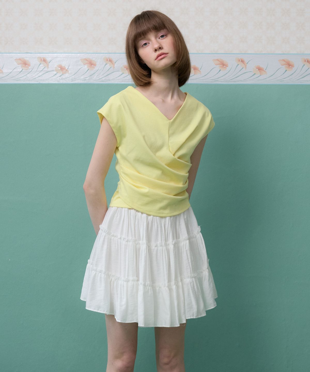 뮈르뮈르(MURMURE) 코코 브이넥 셔링 랩 블라우스 티_Coco V-Neck Tee