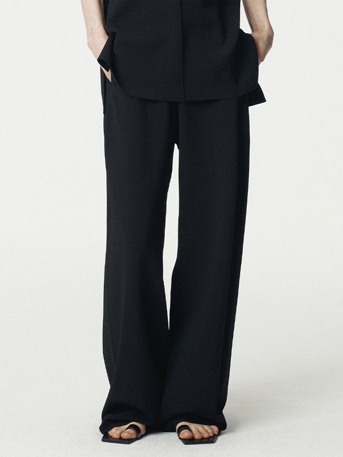 우마뭉(UMARMUNG) Center Lined Wide Fit Pants_Black