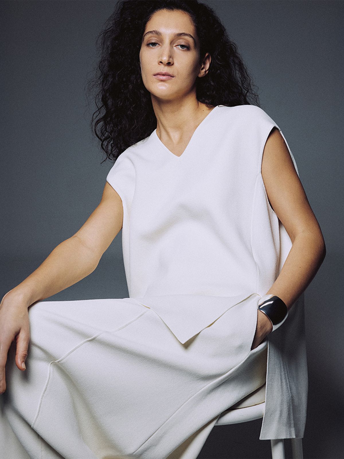 우마뭉(UMARMUNG) Double Faced V Neck Vest_Ivory