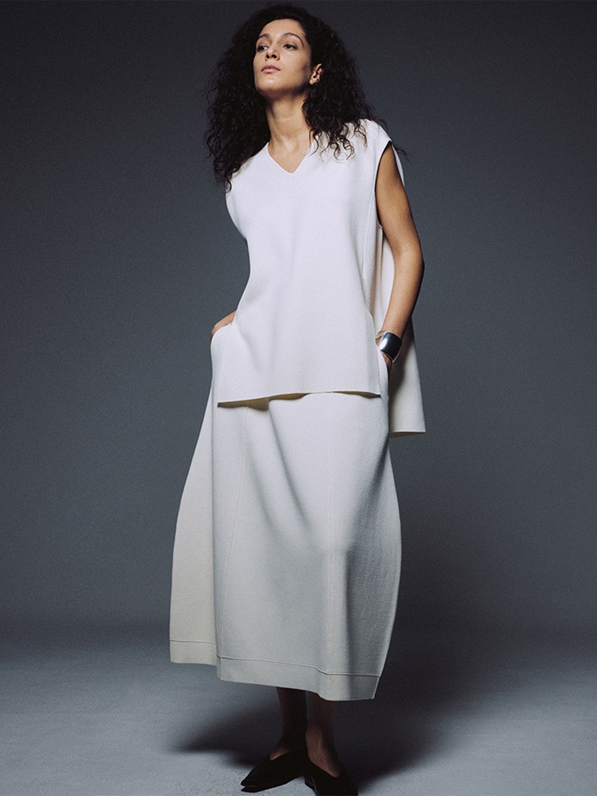 우마뭉(UMARMUNG) Double Faced V Neck Vest_Ivory