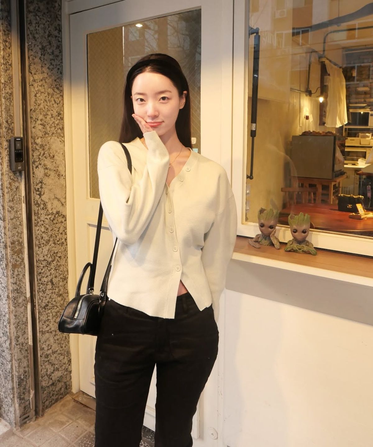 아위(AHWE) V-Neck Cardigan_L GREEN