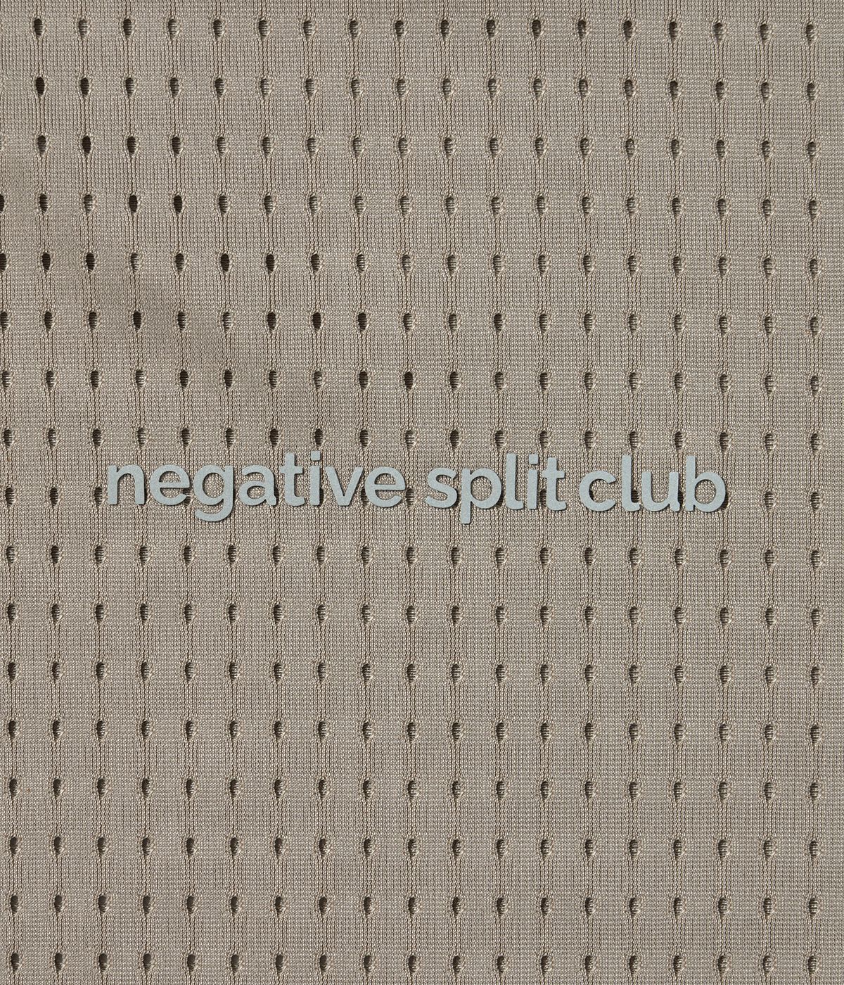 네거티브 스플릿 클럽(NEGATIVE SPLIT CLUB) 에어벤트 솔리드 티셔츠 (시멘트베이지)