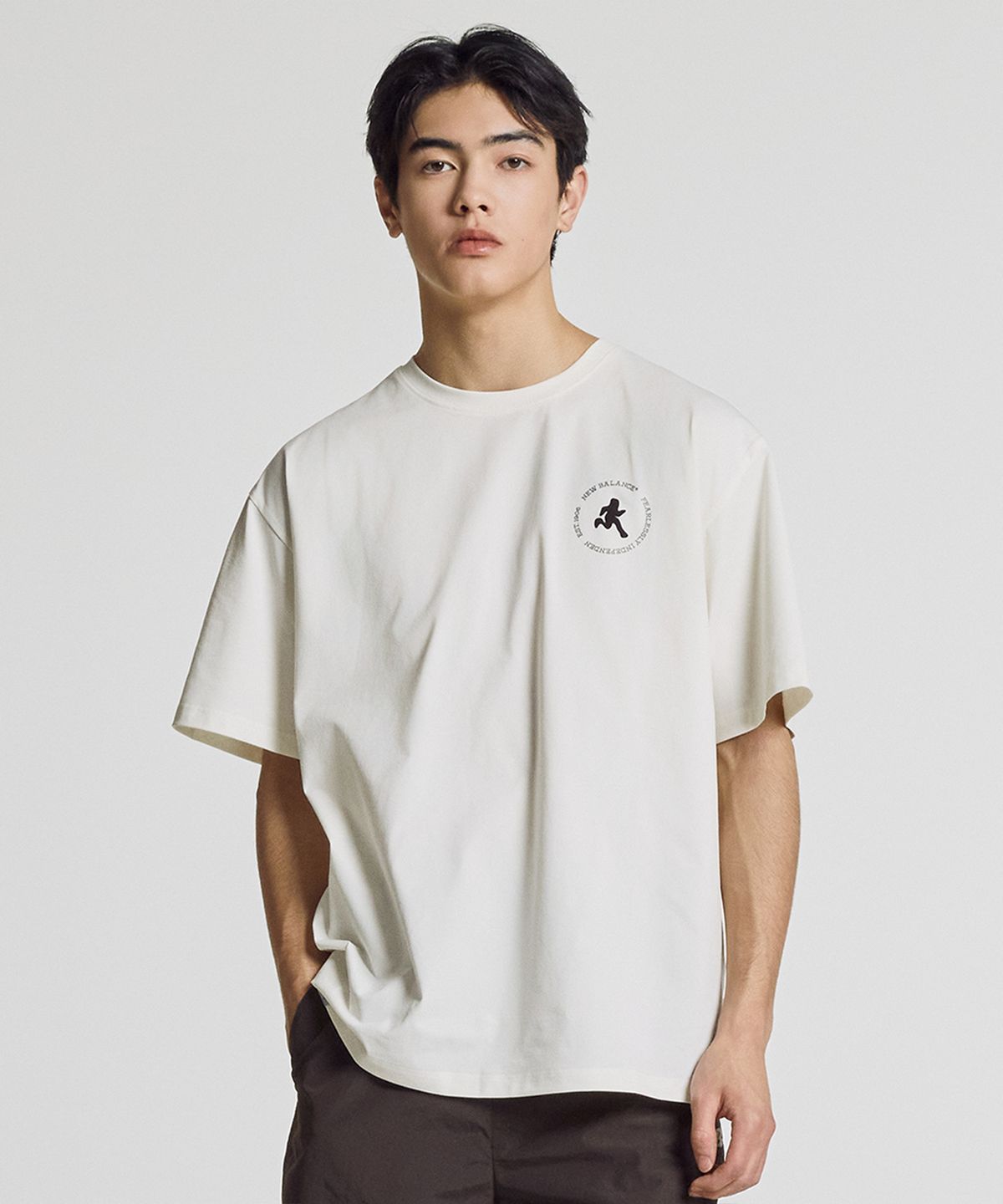 뉴발란스(NEW BALANCE) NBNEG25413 / UNI RC FROZEN 런앤노바 반팔티 (IVORY)