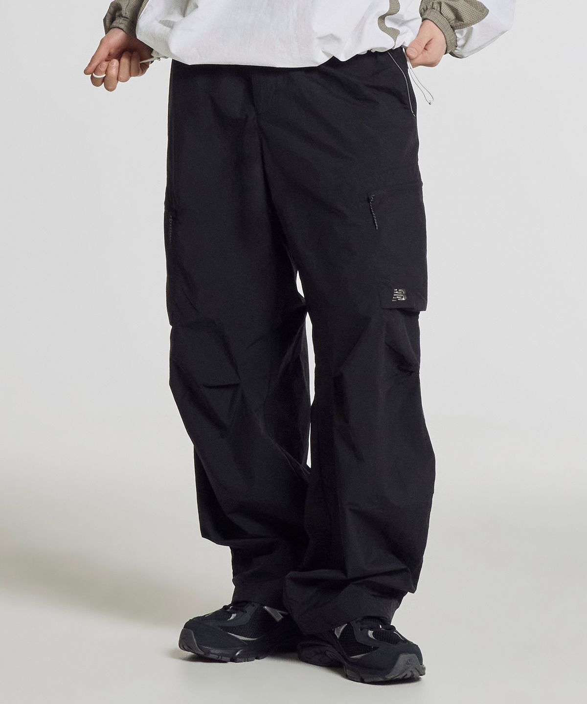 뉴발란스(NEW BALANCE) NBNTG21413 / UNI NANO LIGHT 파라슈트 와이드 팬츠 (BLACK)