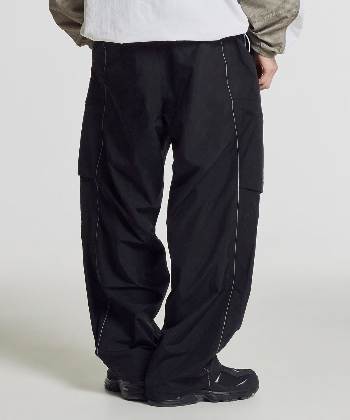뉴발란스(NEW BALANCE) NBNTG21413 / UNI NANO LIGHT 파라슈트 와이드 팬츠 (BLACK)