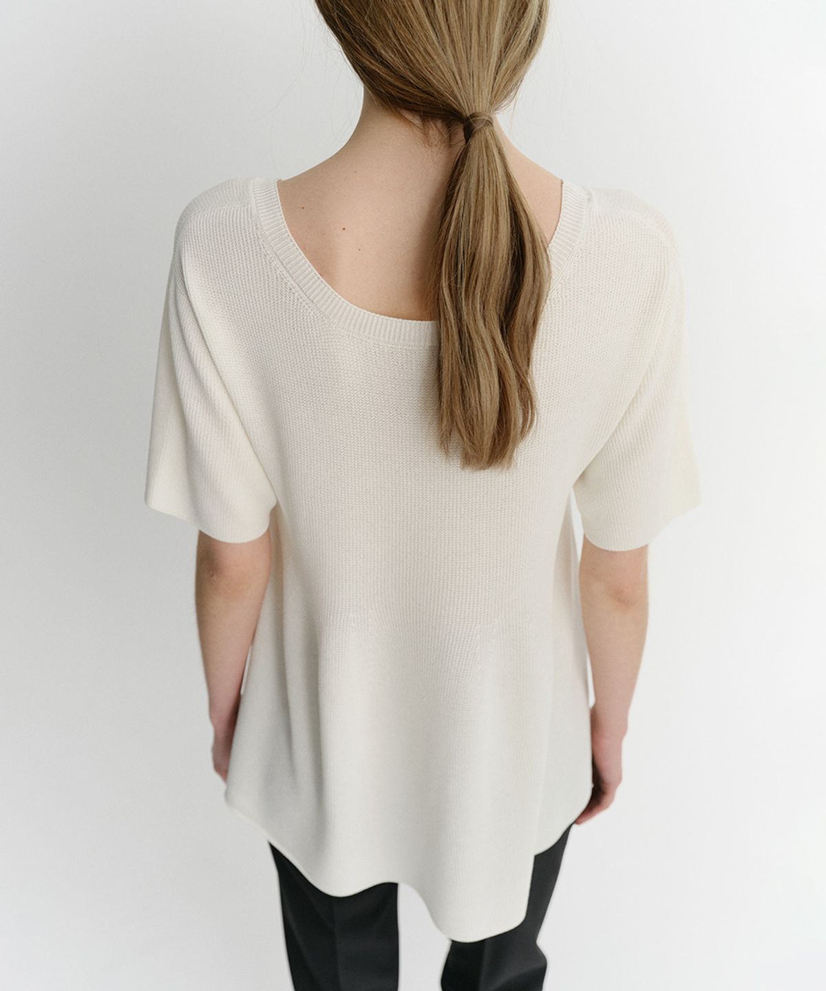 이아(EAAH) SUE FLARE KNIT TOP (IVORY)