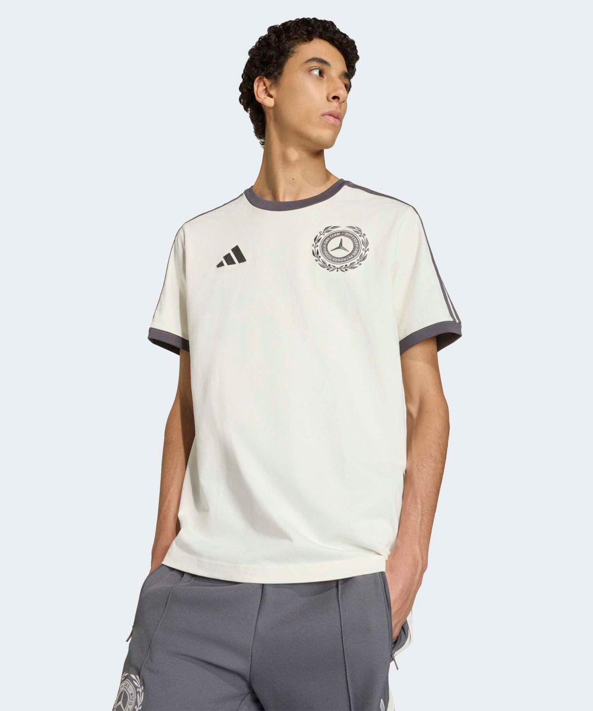 아디다스(ADIDAS) 메르세데스 AMG 페트로나스 포뮬러 1 팀 실버 애로우 아이콘 티 - 화이트:그레이 / KE8275
