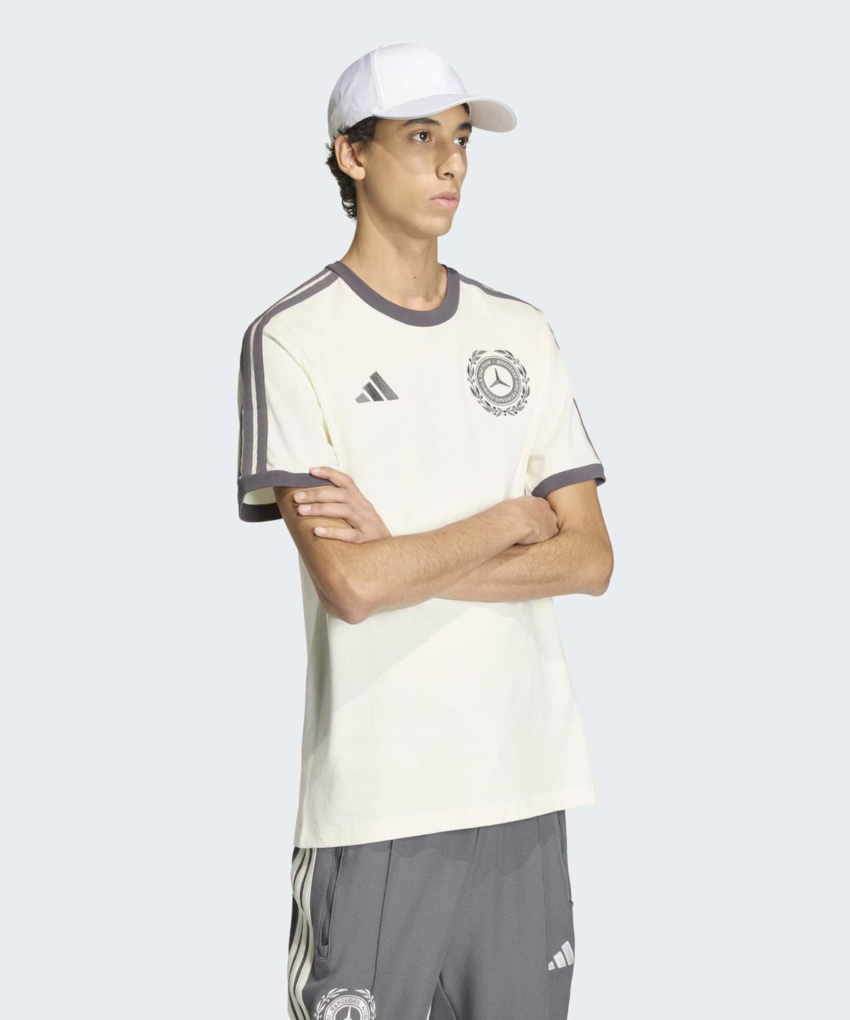 아디다스(ADIDAS) 메르세데스 AMG 페트로나스 포뮬러 1 팀 실버 애로우 아이콘 티 - 화이트:그레이 / KE8275