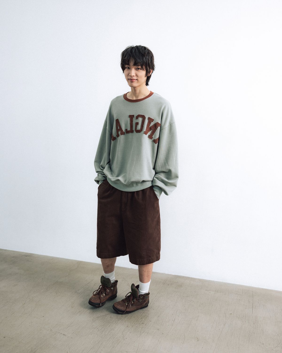 앵글런(ANGLAN) Palette Appliqué Sweat Shirt - Brown