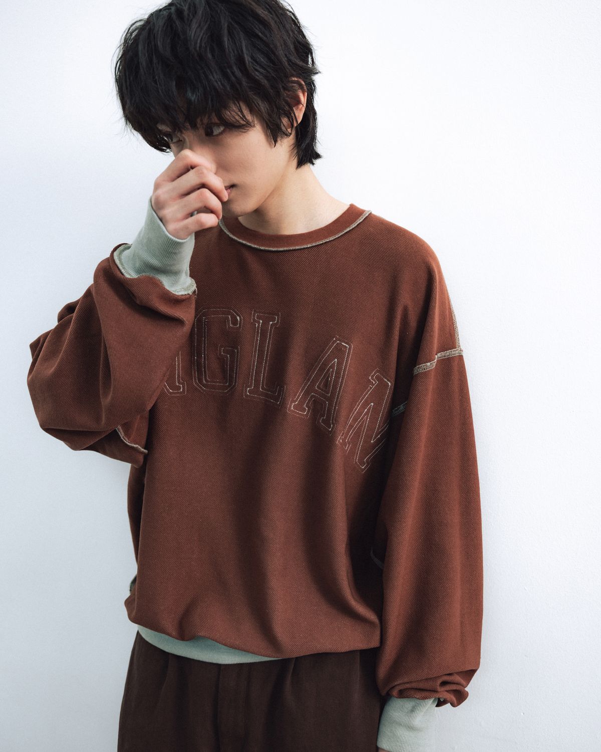 앵글런(ANGLAN) Palette Appliqué Sweat Shirt - Brown
