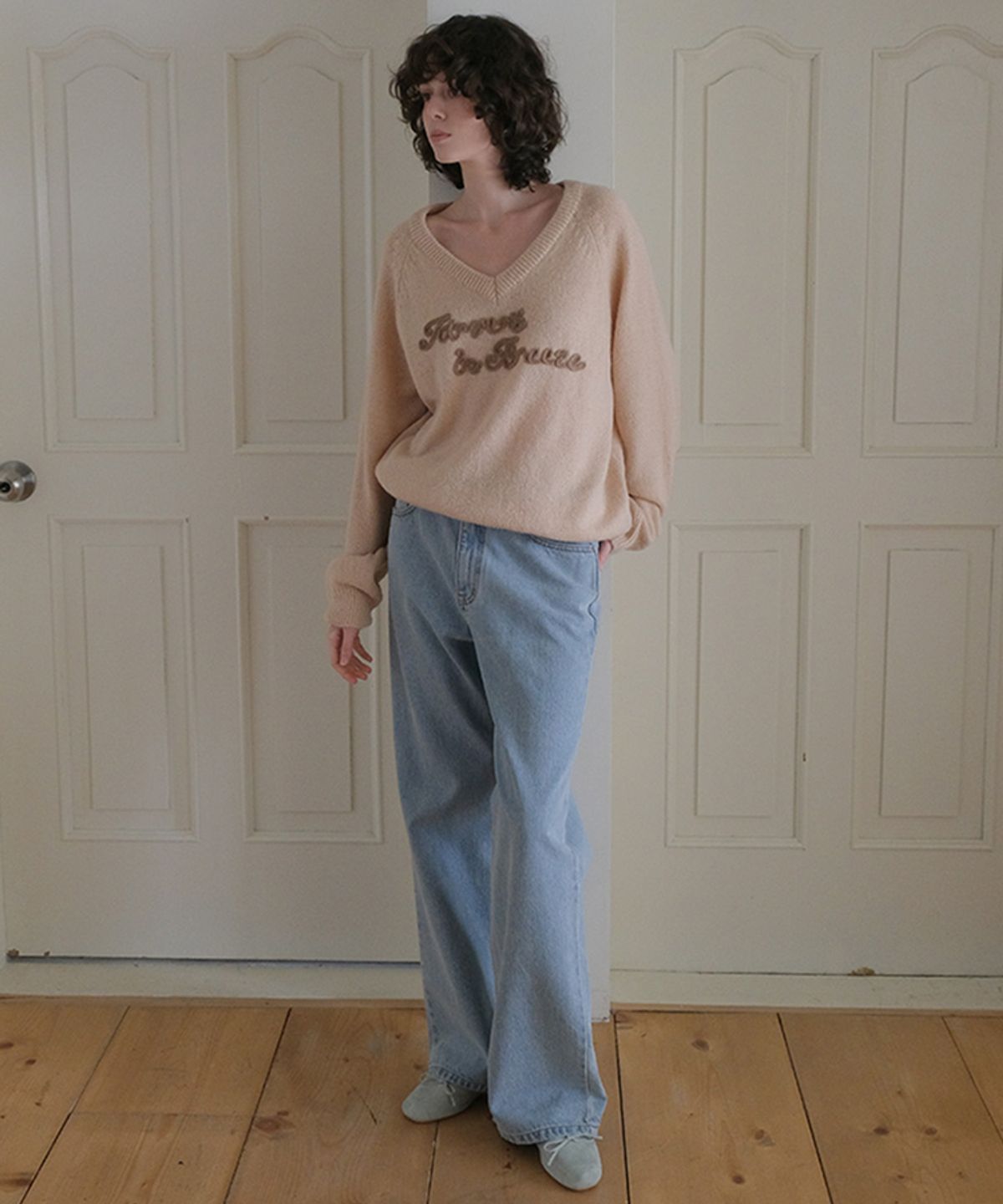 타버트(TARVERT) Loose V-Neck Knit - Beige