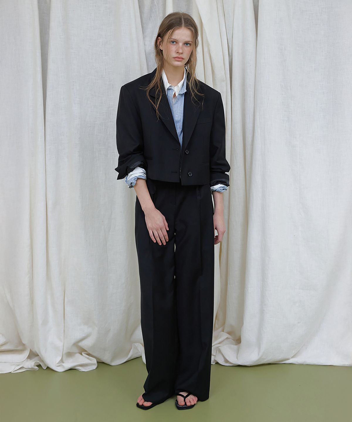 론크(LONQUE) ESSENTIEL SEMI OVERFIT CROP TAILORED JACKET_BLAZER (BLACK)
