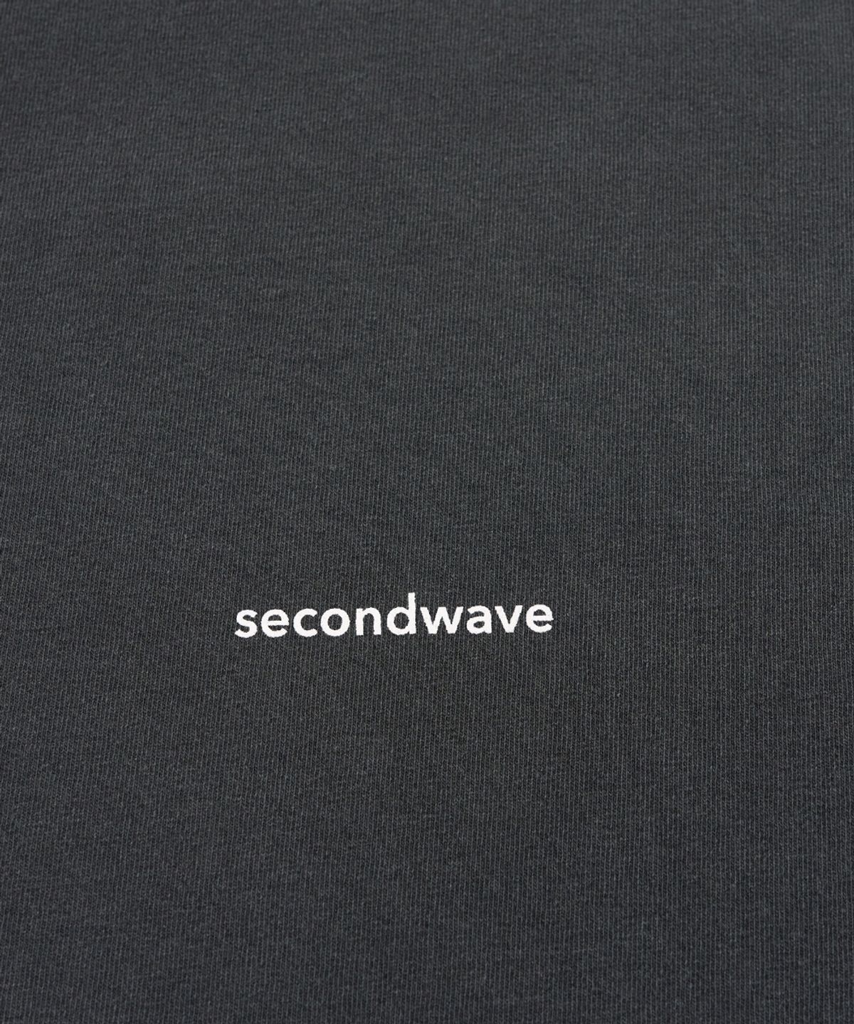 세컨드웨이브(SECONDWAVE) 크랙 티 [차콜]