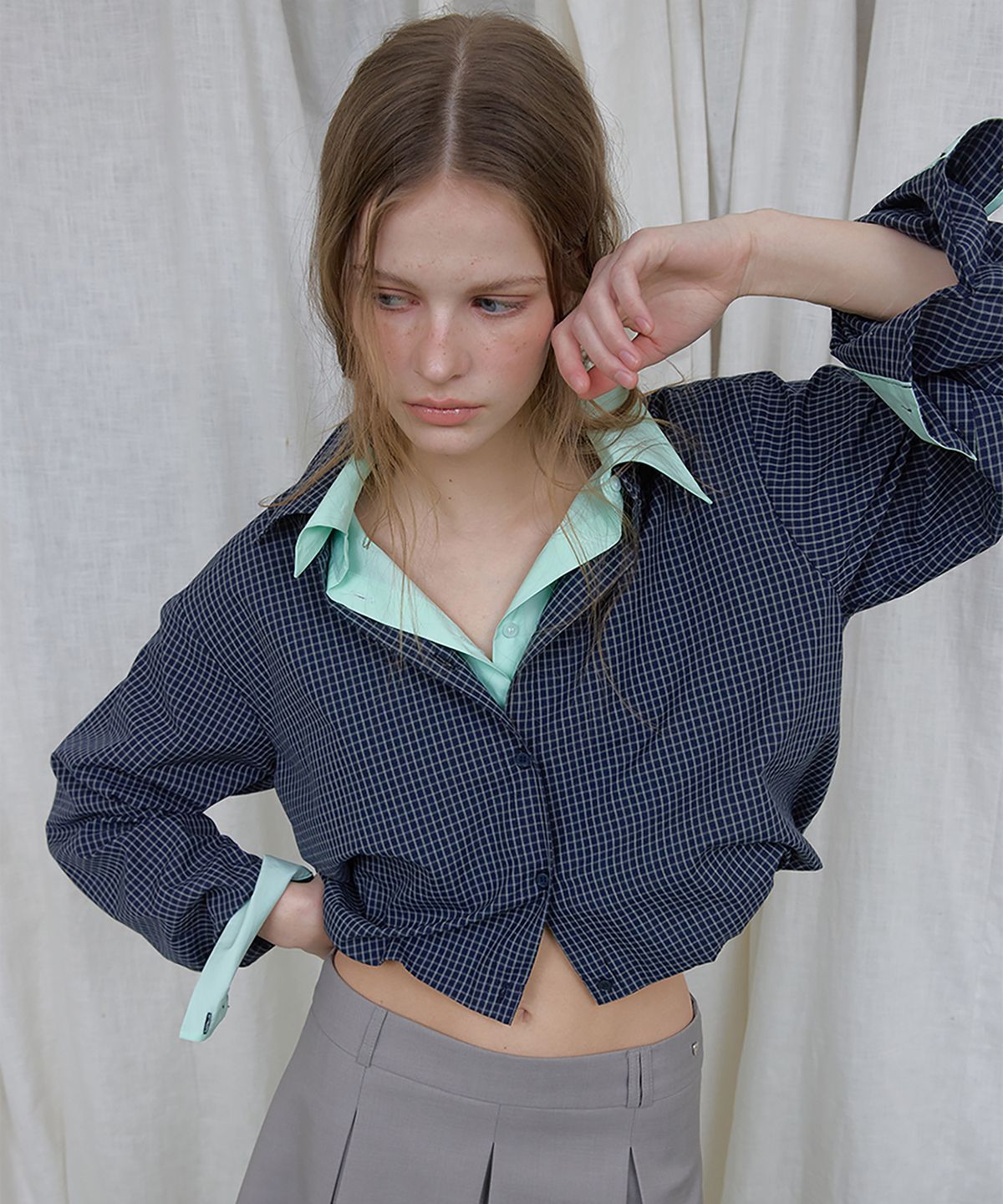 론크(LONQUE) LAYERED BALLOON CHECK CROP SHIRTS (NAVY)