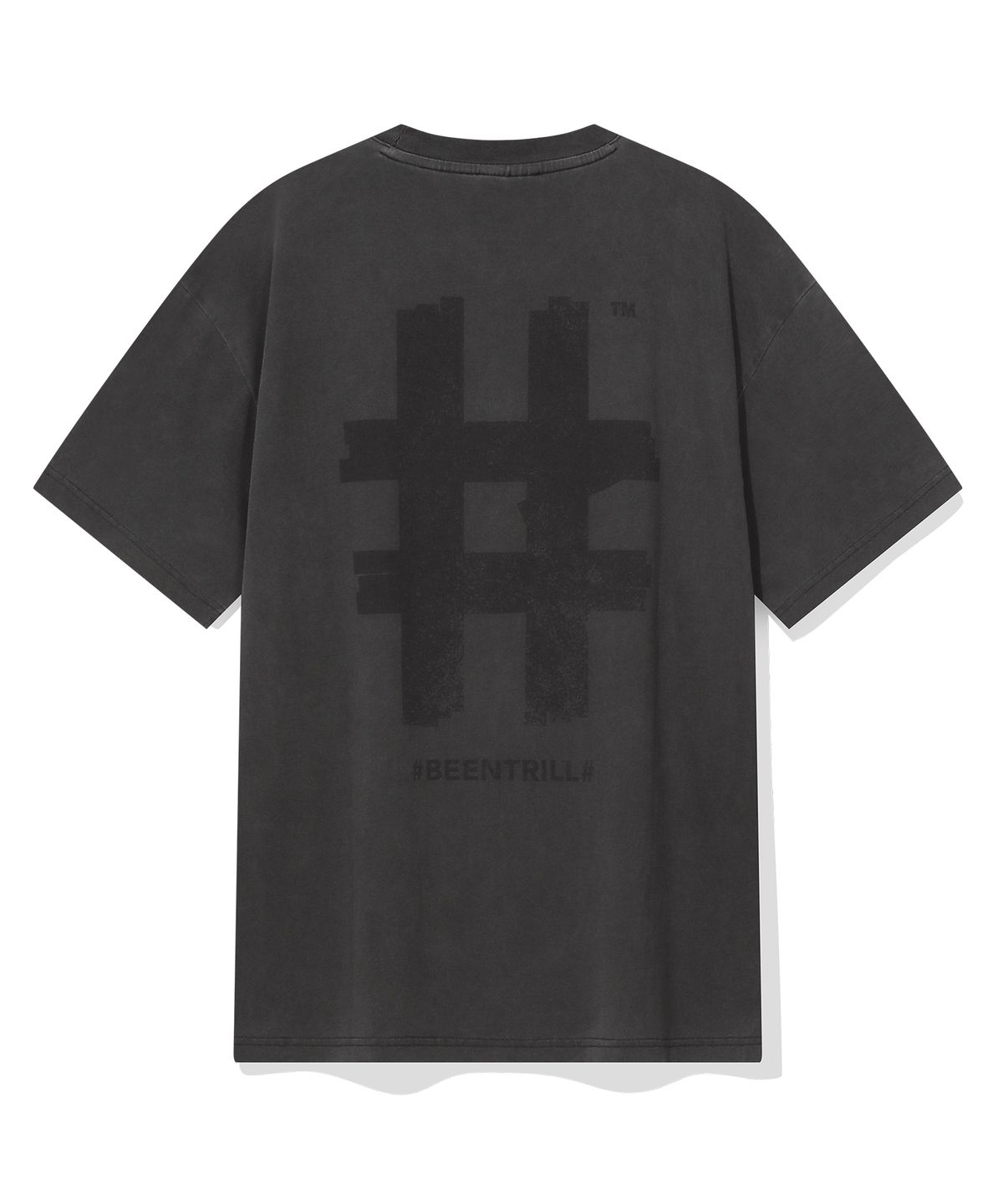 빈트릴(BEENTRILL) 빈티지 스탬프 해시태그 다잉 반팔티(차콜)