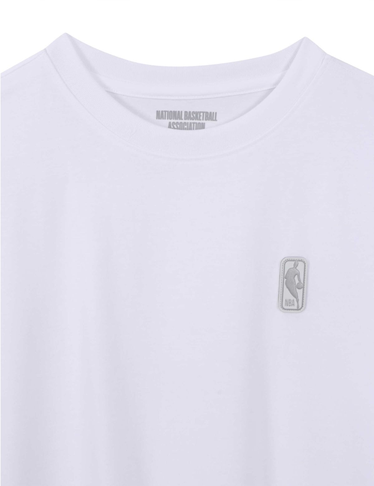 엔비에이(NBA) ESSENTIAL 베이직 스몰로고 반팔 티셔츠 화이트