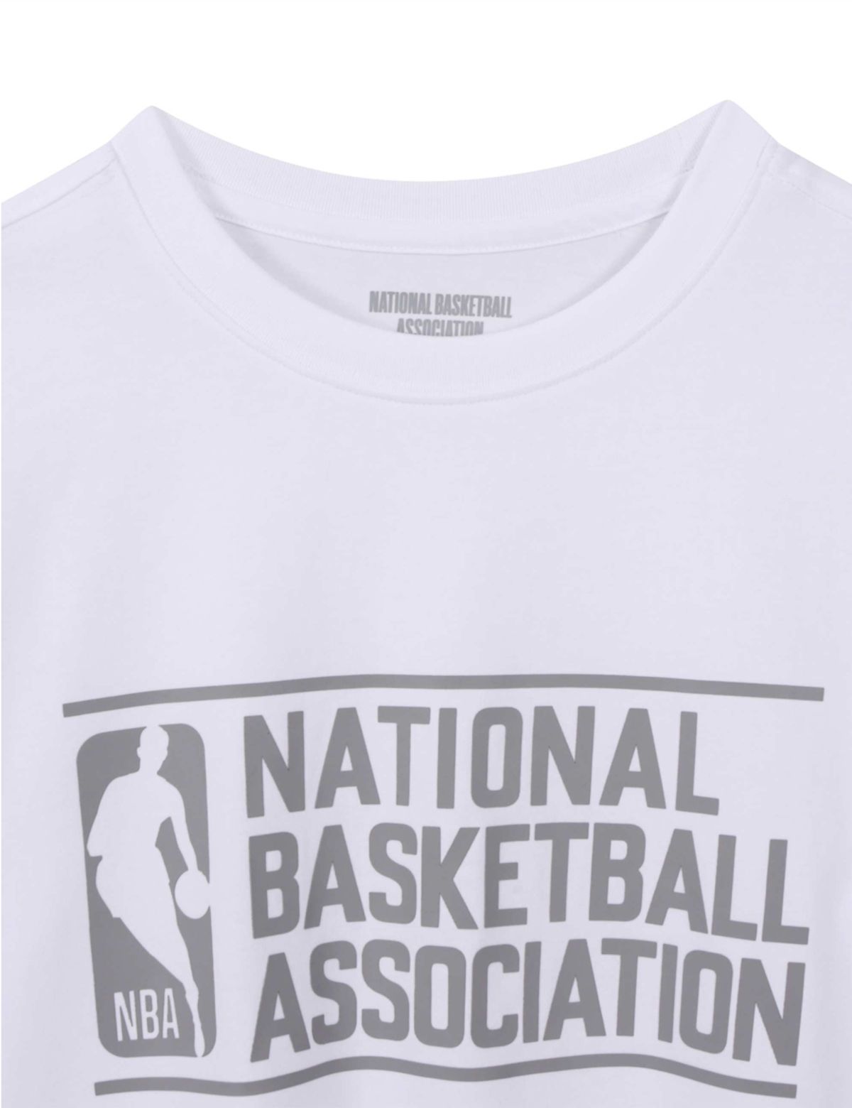 엔비에이(NBA) ESSENTIAL 빅 그래픽 반팔 티셔츠 화이트