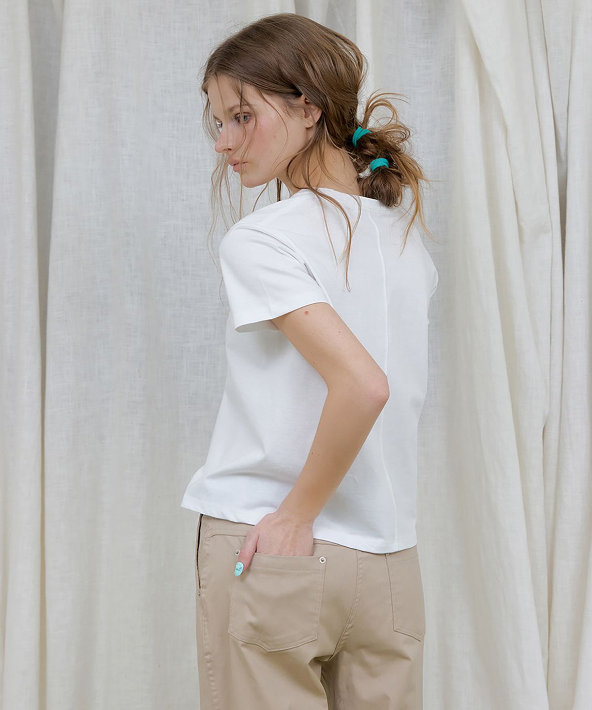 론크(LONQUE) ESSENTIEL STANDARD INCISION HALF SLEEVE T-SHIRT (WHITE)
