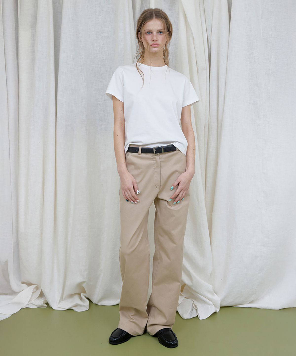 론크(LONQUE) ESSENTIEL STANDARD INCISION HALF SLEEVE T-SHIRT (WHITE)
