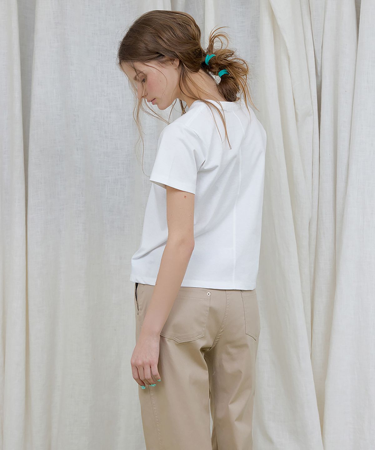 론크(LONQUE) ESSENTIEL STANDARD INCISION HALF SLEEVE T-SHIRT (WHITE)